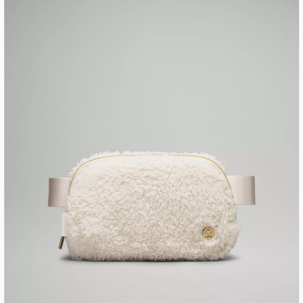 Everywhere Belt Bag 1L
Fleece